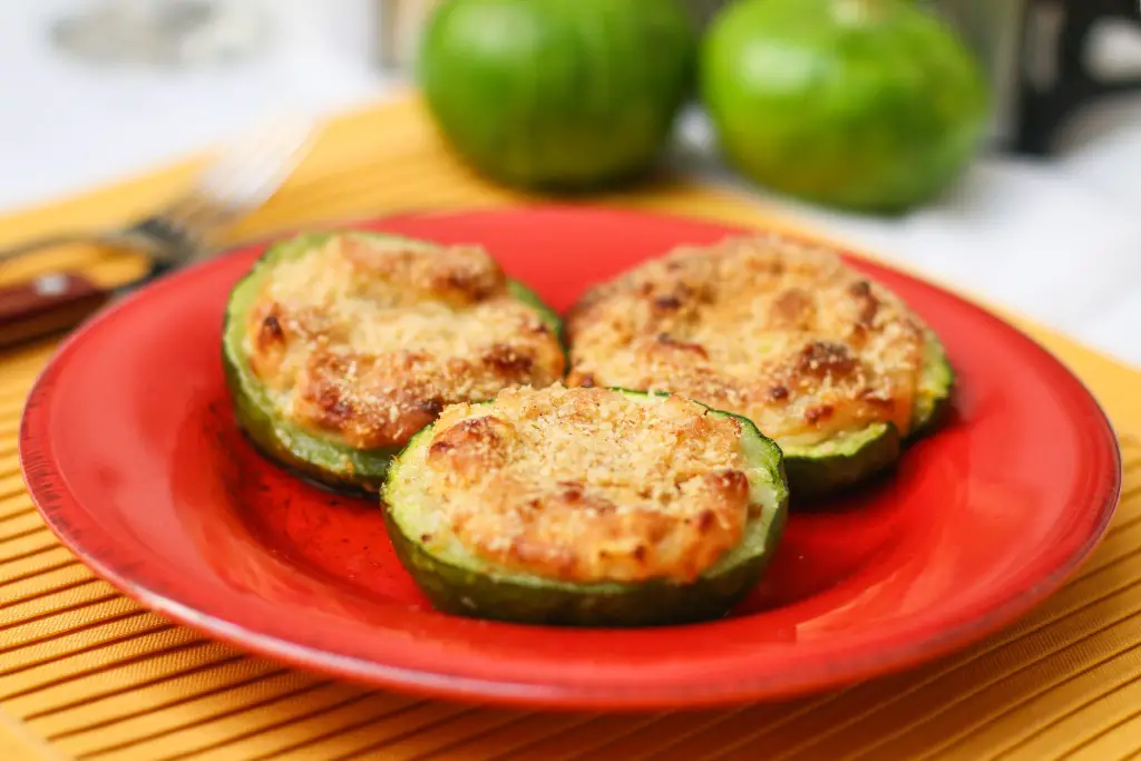 Zapallitos grillados con salsa de queso