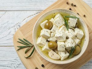 que es queso feta, sustitutos queso feta, cual es el queso feta, what is feta cheese, feta substitutes, feta recipes, feta uses