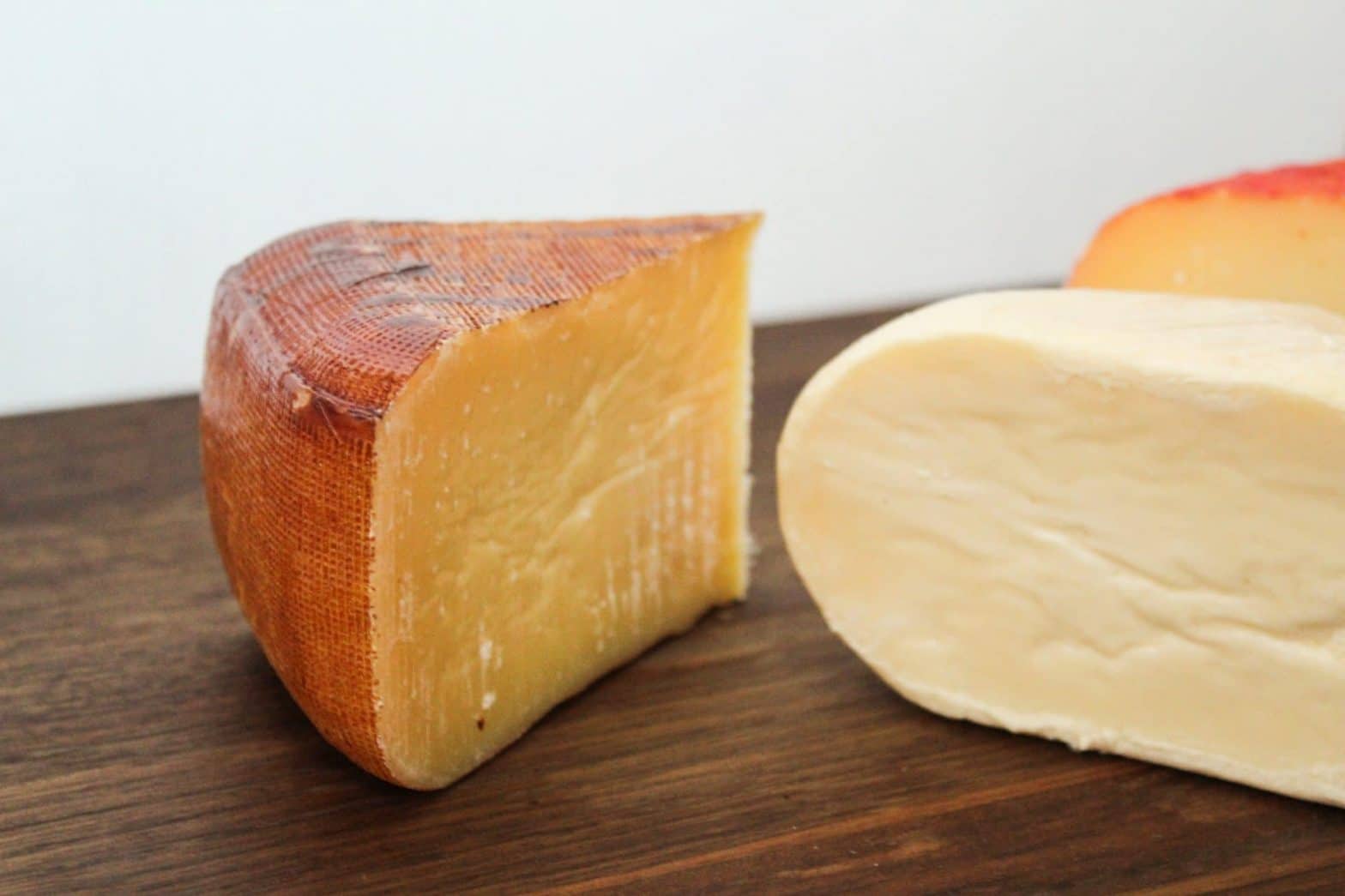 Queso Mahón (Menorca): ¿Qué es y cuál es su origen?