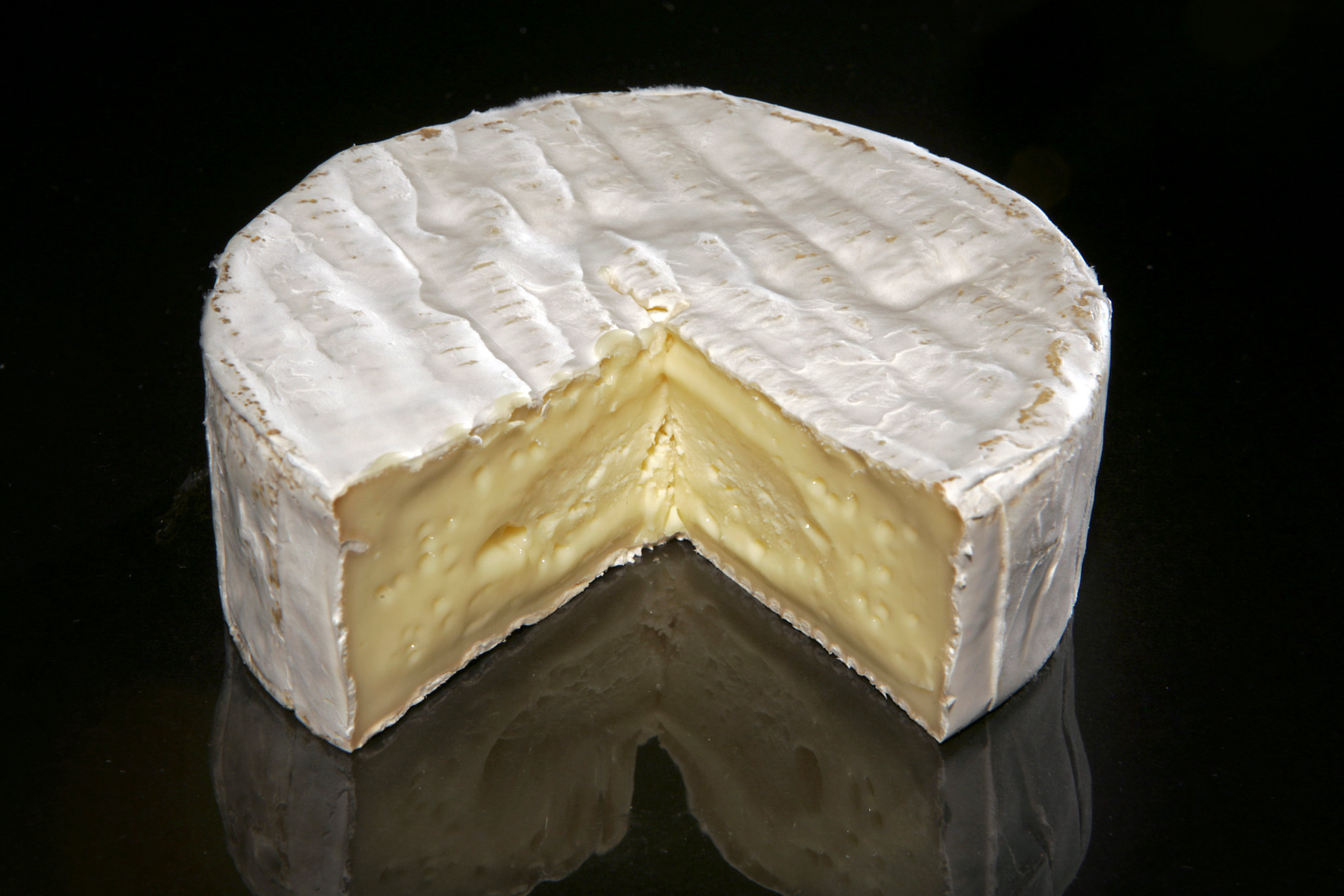 Camembert: ¿What type of cheese is it and which are its characteristics?