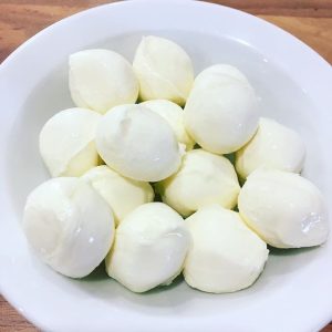 bocconcini cheese, what is bocconcini, queso bocconcini, bocconcini recipes