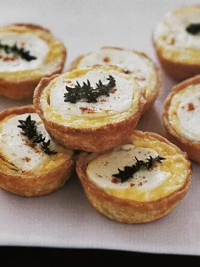 Tartaletas de Queso de Cabra y Cebolla Caramelizada, aperitivos con queso de cabra