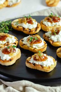 aperitivos con queso de cabra, Tostadas de Queso de Cabra y Mermelada de Higos