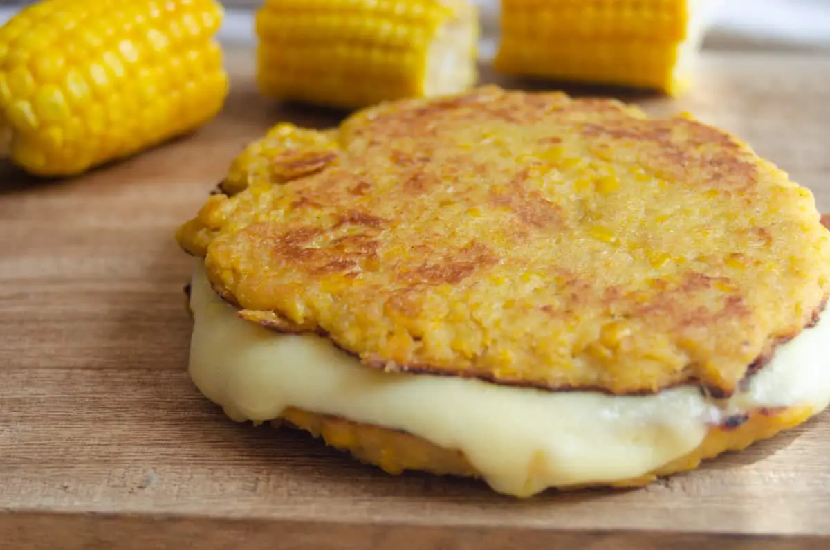 arepas de choclo y queso, receta arepas de choclo y queso, arepas colombianas de queso, receta arepas choclo y queso